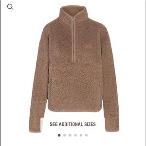 Skims Teddy pullover in Desert Size Small